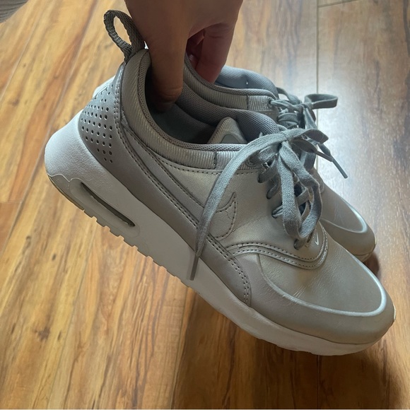 Women's Nike Air Max Thea Metallic Silver Chrome Sneaker Size 7 - Picture 10 of 16